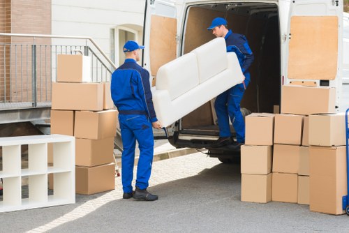 A well-organized moving day for house removals in Westend